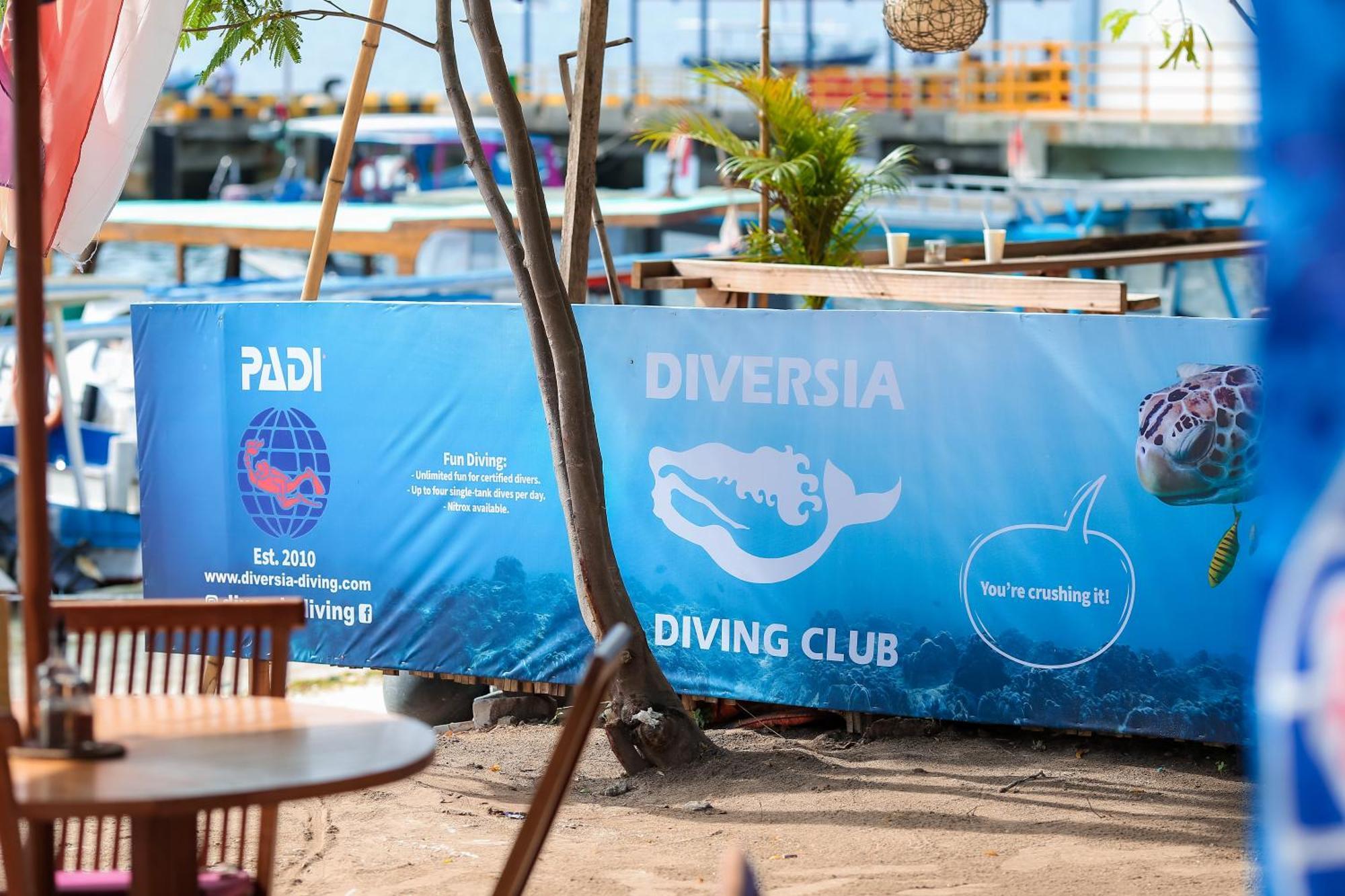 Diversia Diving Club & Bungalows Gili Trawangan Exterior photo