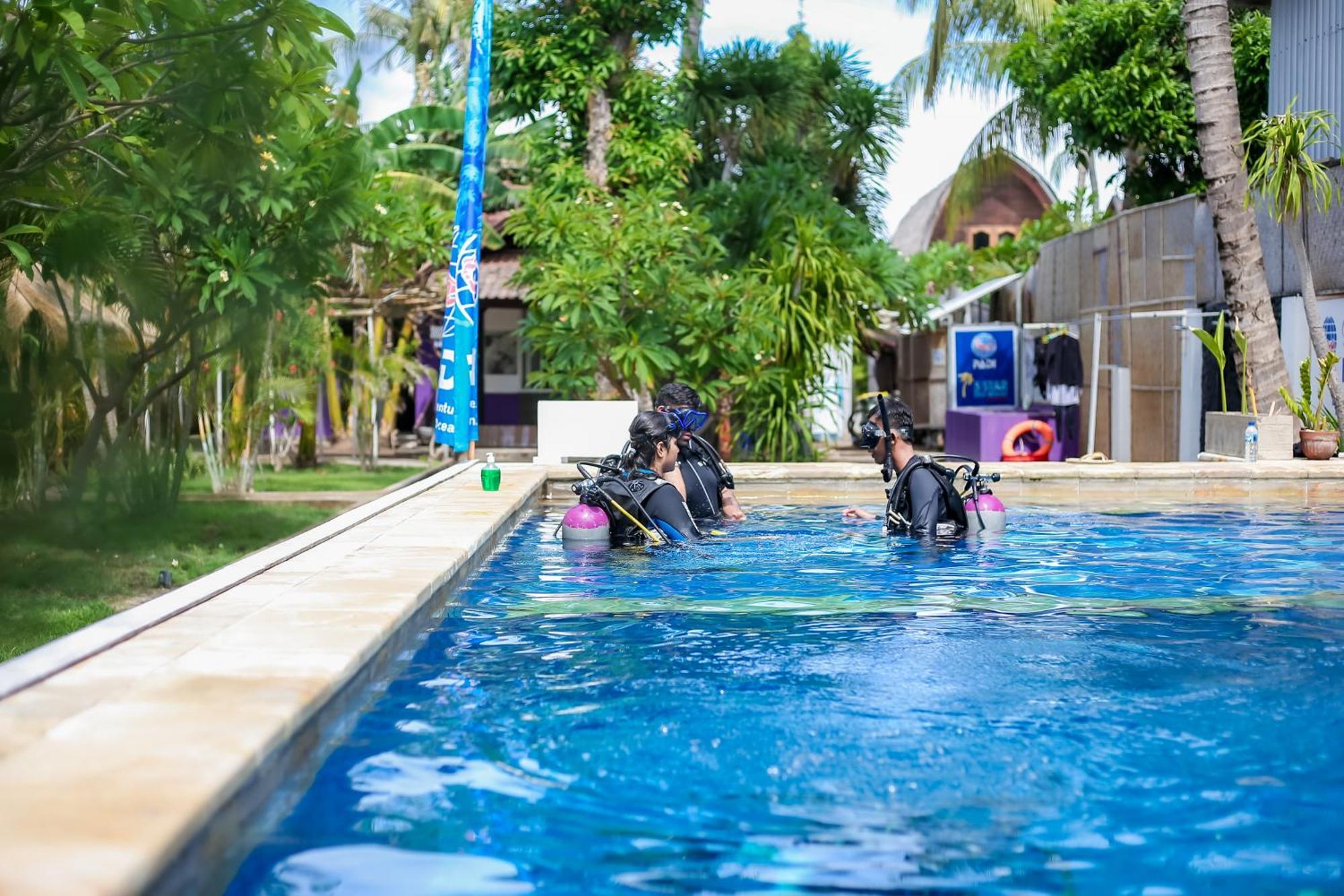 Diversia Diving Club & Bungalows Gili Trawangan Exterior photo